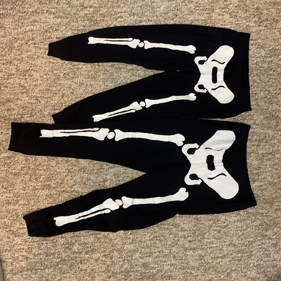 Halloween pajama bundle! Size 6 and size 8 matching pajamas - Picture 3 of 3